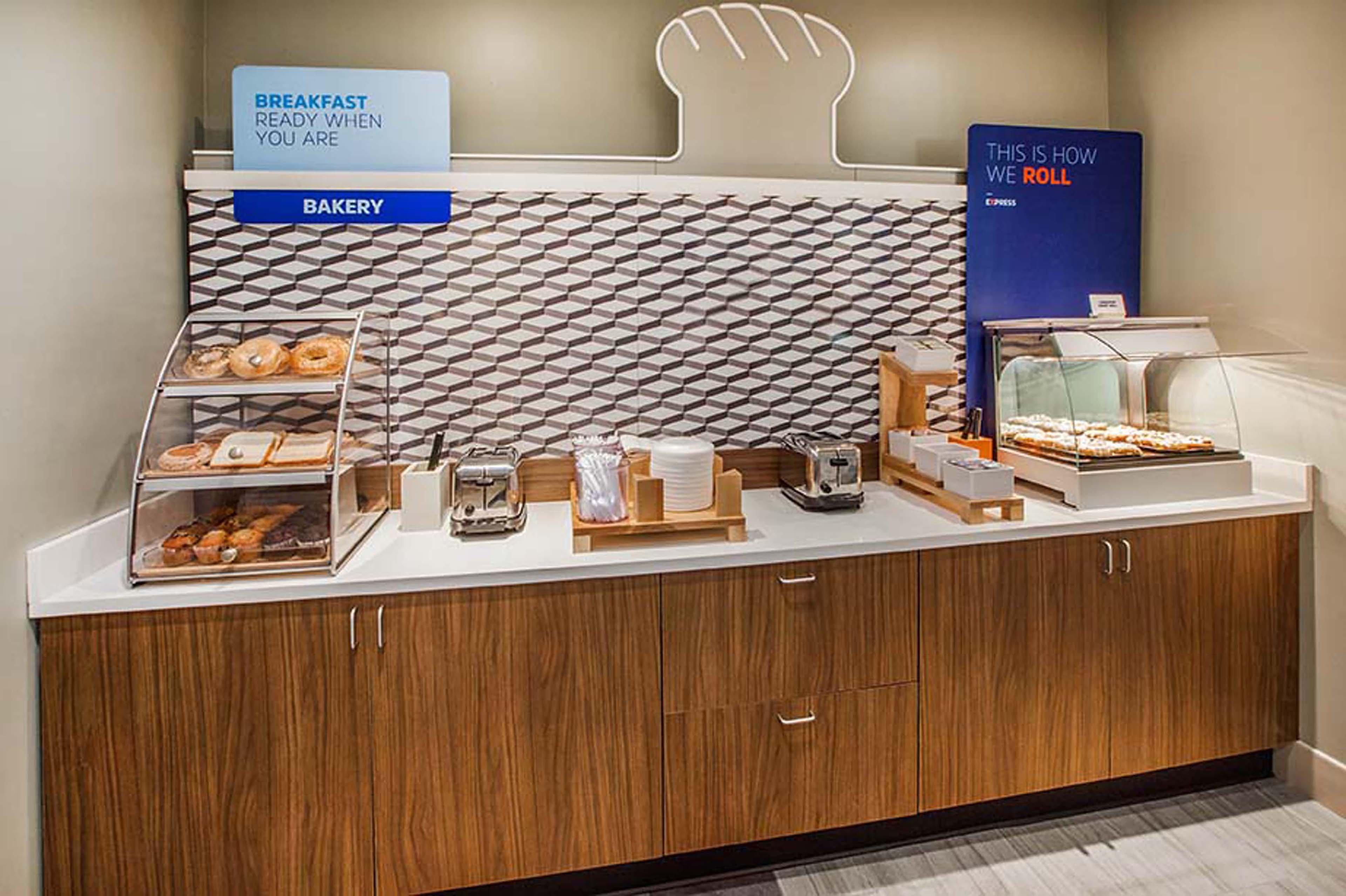 Holiday Inn Express - Spring Hill By Ihg Exterior foto