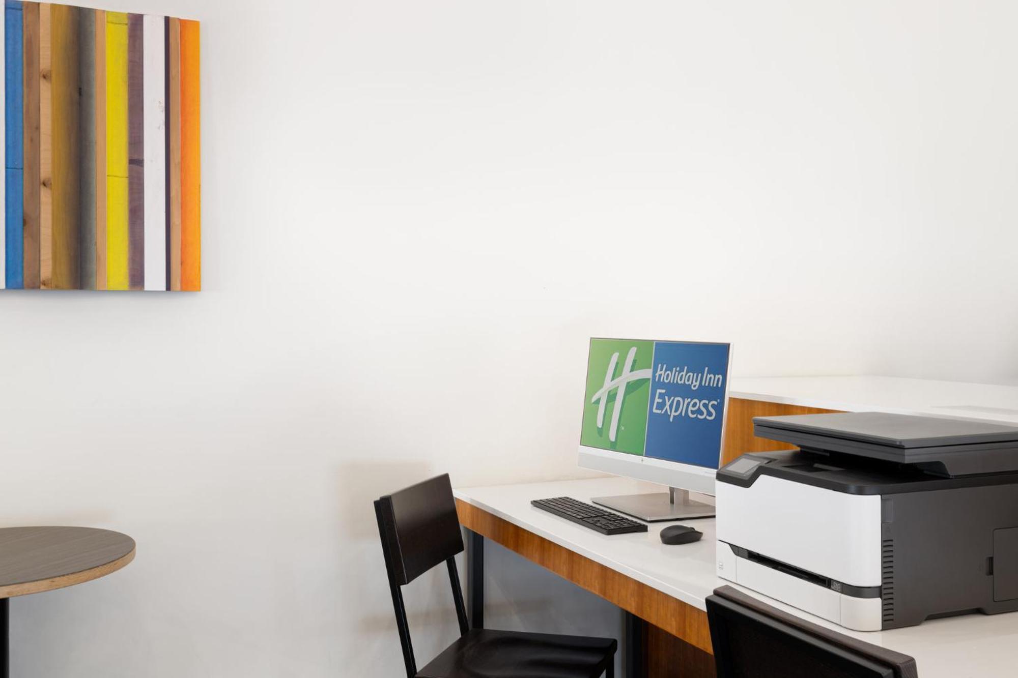 Holiday Inn Express - Spring Hill By Ihg Exterior foto