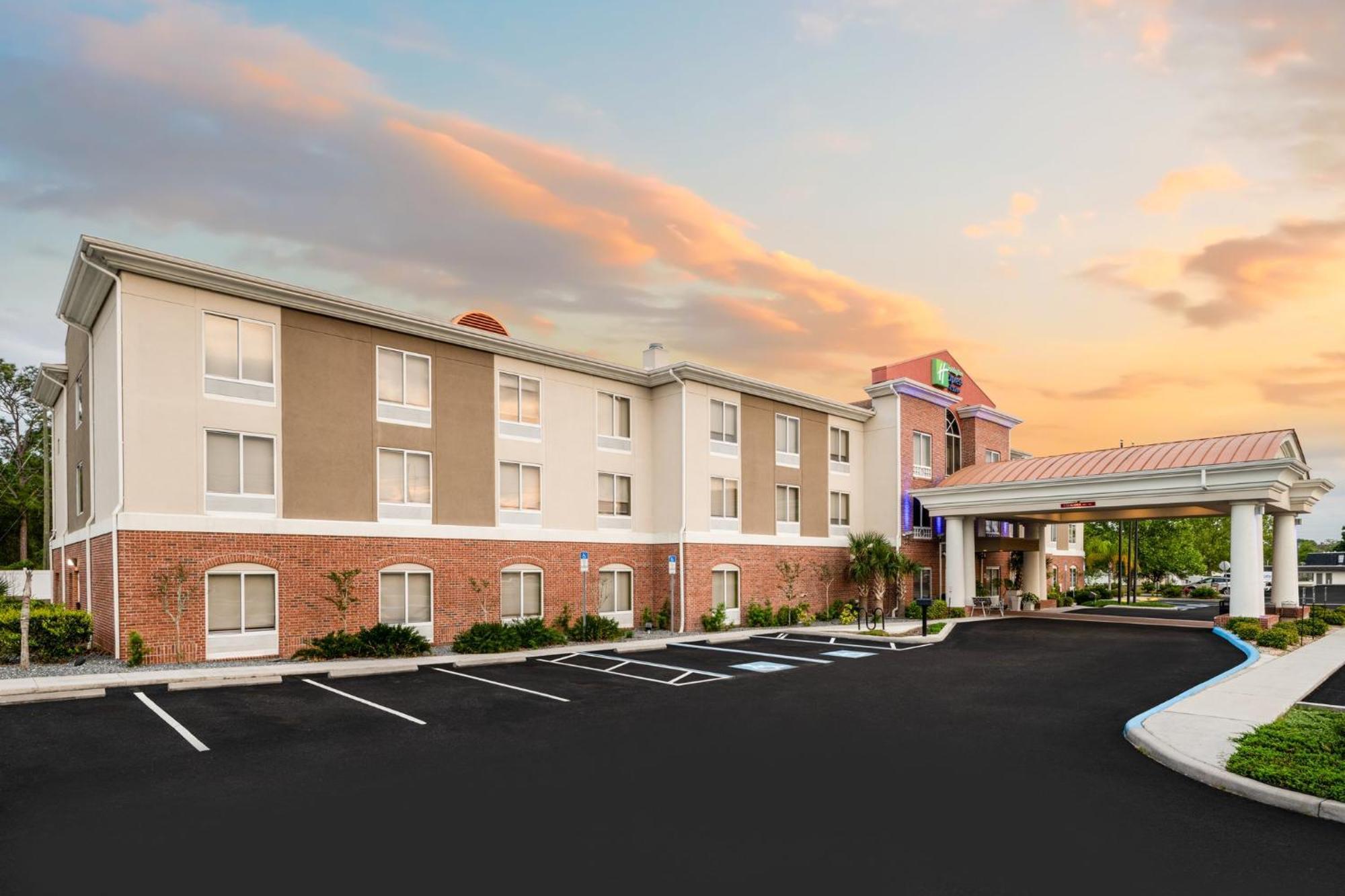 Holiday Inn Express - Spring Hill By Ihg Exterior foto