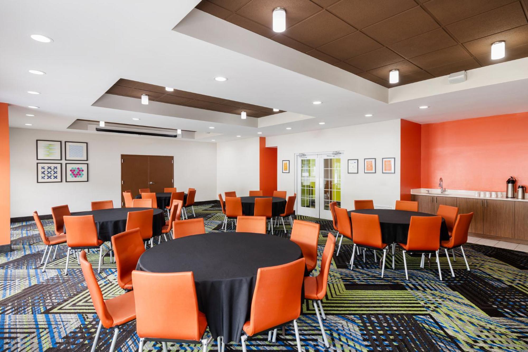 Holiday Inn Express - Spring Hill By Ihg Exterior foto