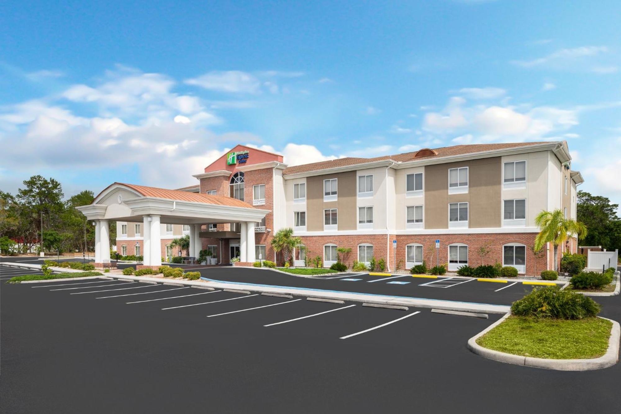 Holiday Inn Express - Spring Hill By Ihg Exterior foto