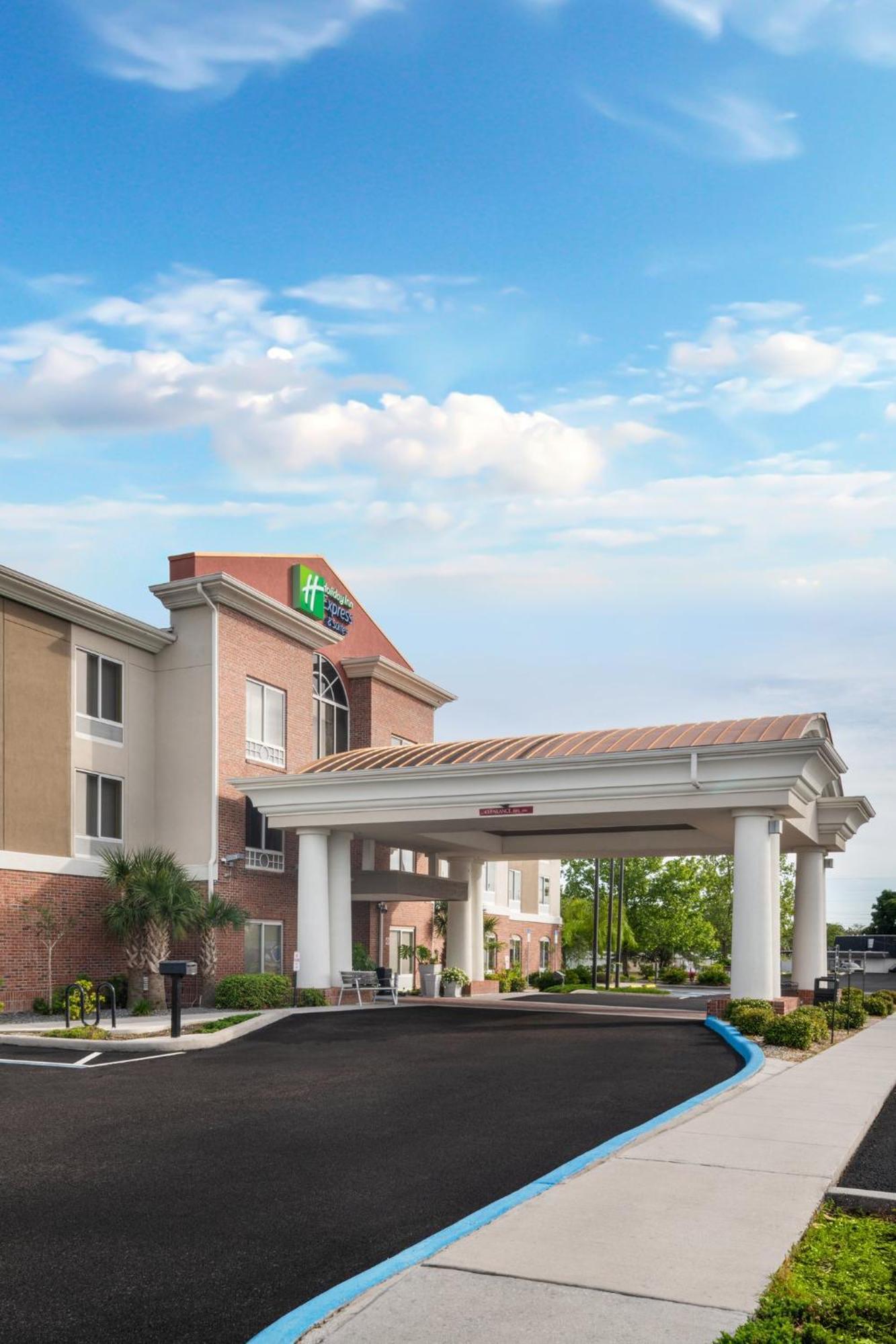 Holiday Inn Express - Spring Hill By Ihg Exterior foto